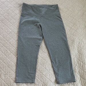 Old Navy Active Women’s Heathered Green Capris